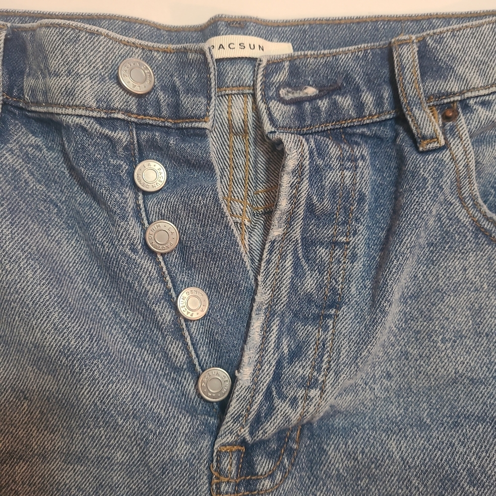 PacSun High rise Icon button fly, jean short, distressed cutoff, size 28. - Picture 3 of 10